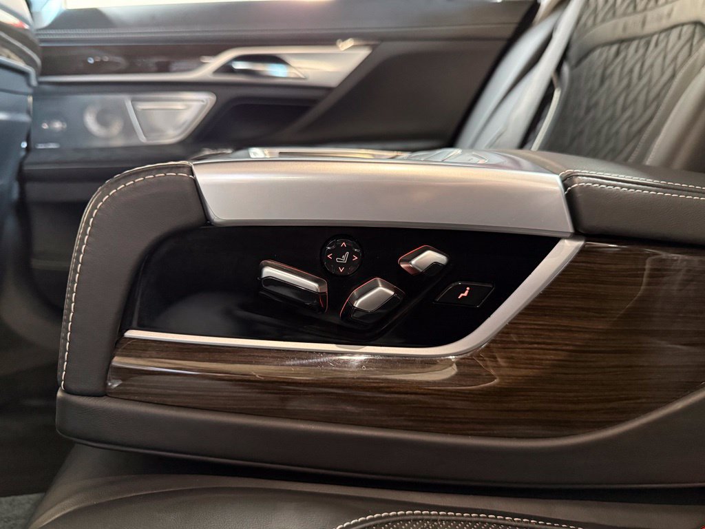 Used 2020 BMW M760i xDrive w/ Luxury Rear Seating Package AWD/4WD image 31