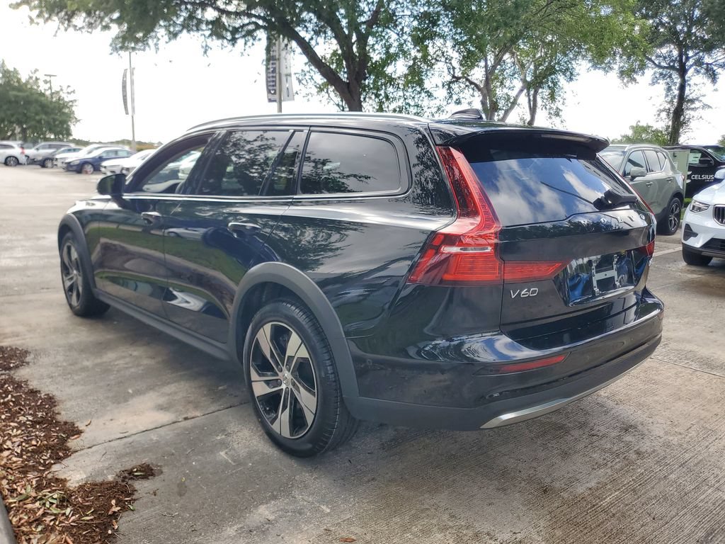 Certified 2024 Volvo V60 B5 Cross Country Plus AWD/4WD image 4