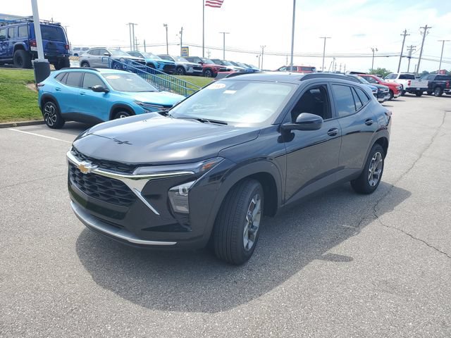 New 2026 Chevrolet Trax LT w/ Sunroof Package FWD image 2