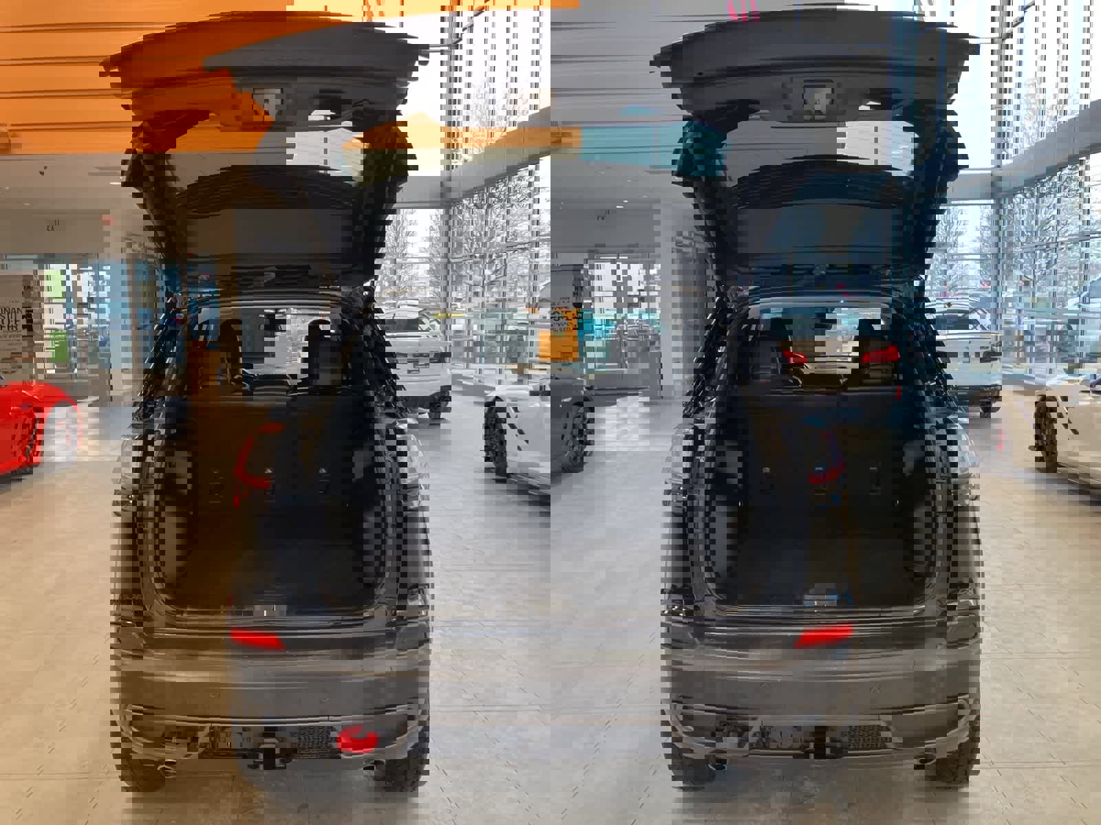 Used 2021 Jeep Cherokee Trailhawk w/ Comfort & Convenience Group image 27