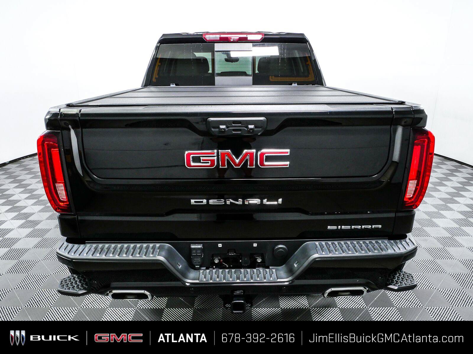 Used 2024 GMC Sierra 1500 Denali AWD/4WD image 3