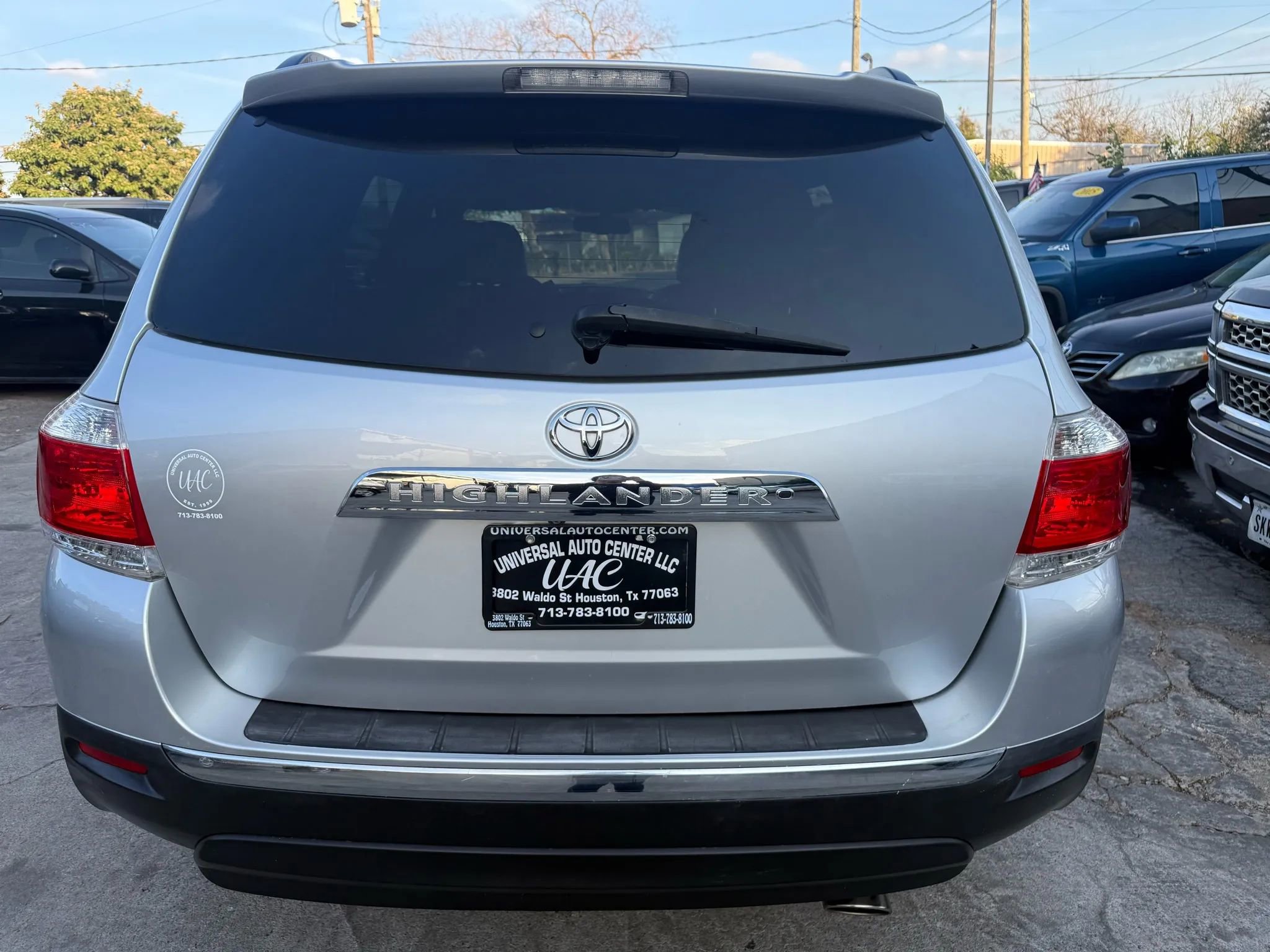 Used 2012 Toyota Highlander Limited w/ Tow Pkg image 6