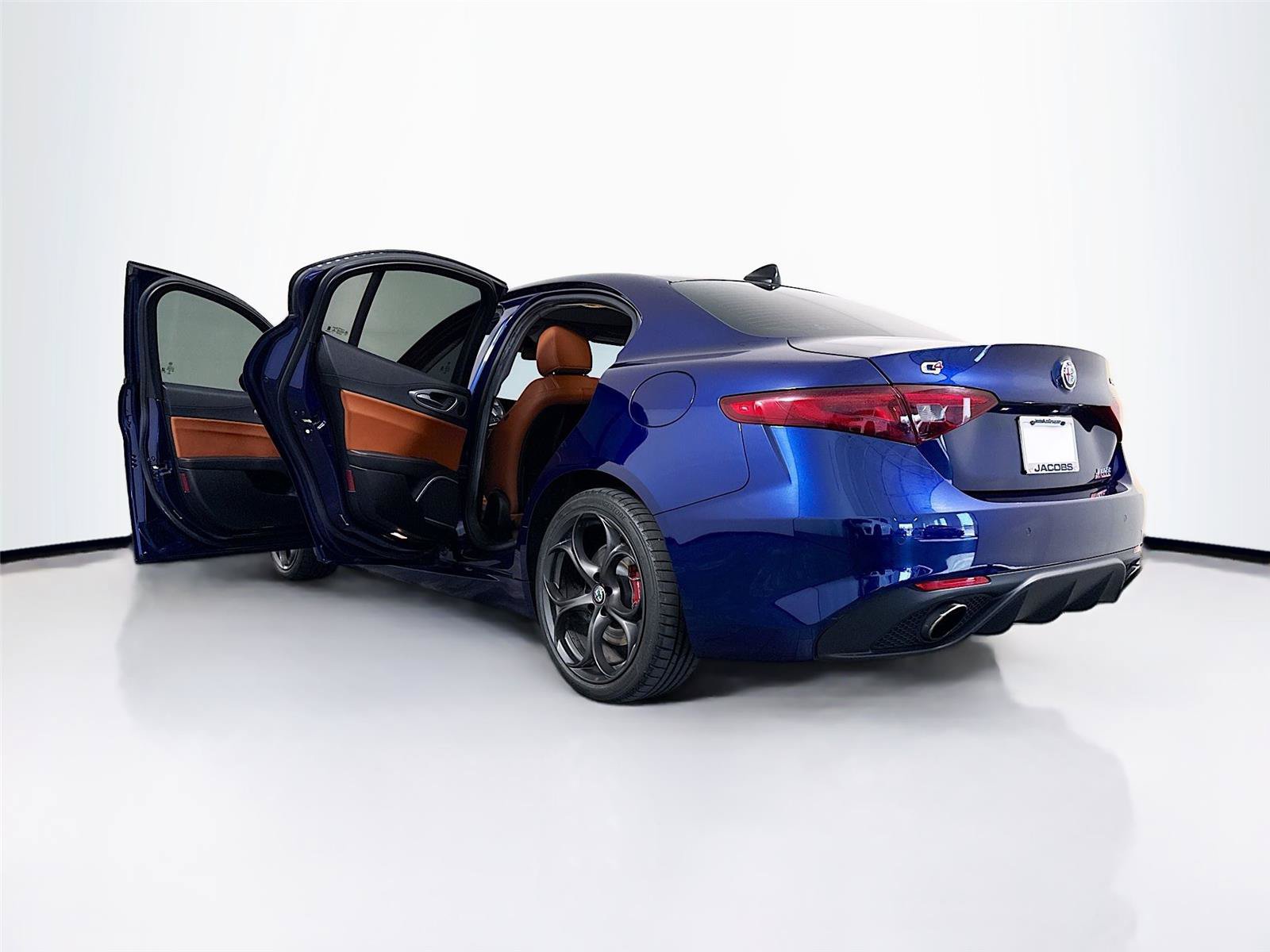 Used 2017 Alfa Romeo Giulia Ti w/ TI 19" Sport Package AWD/4WD image 23