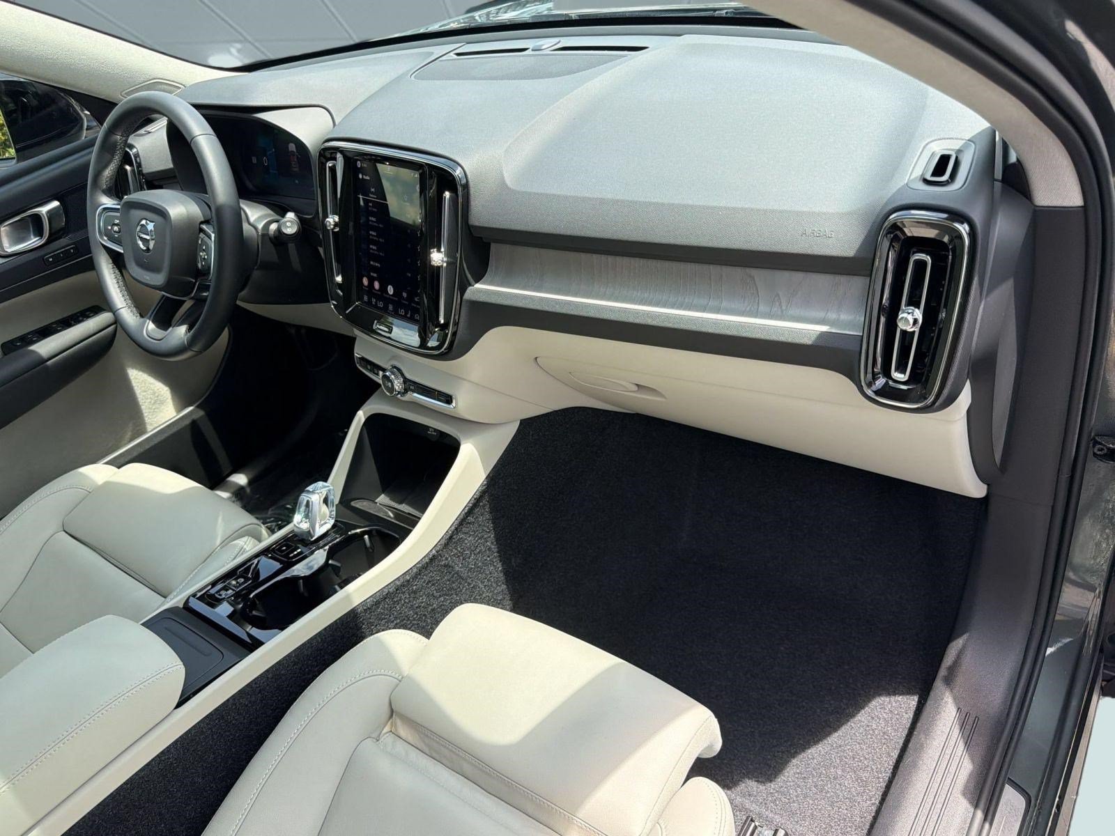 Certified 2026 Volvo XC40 B5 Plus AWD/4WD image 31