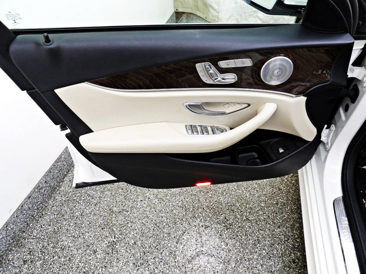 Used 2019 Mercedes-Benz E 300 4MATIC image 7