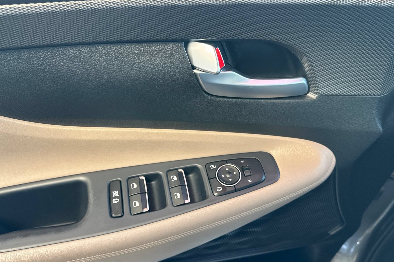 Used 2019 Hyundai Santa Fe SE FWD image 12