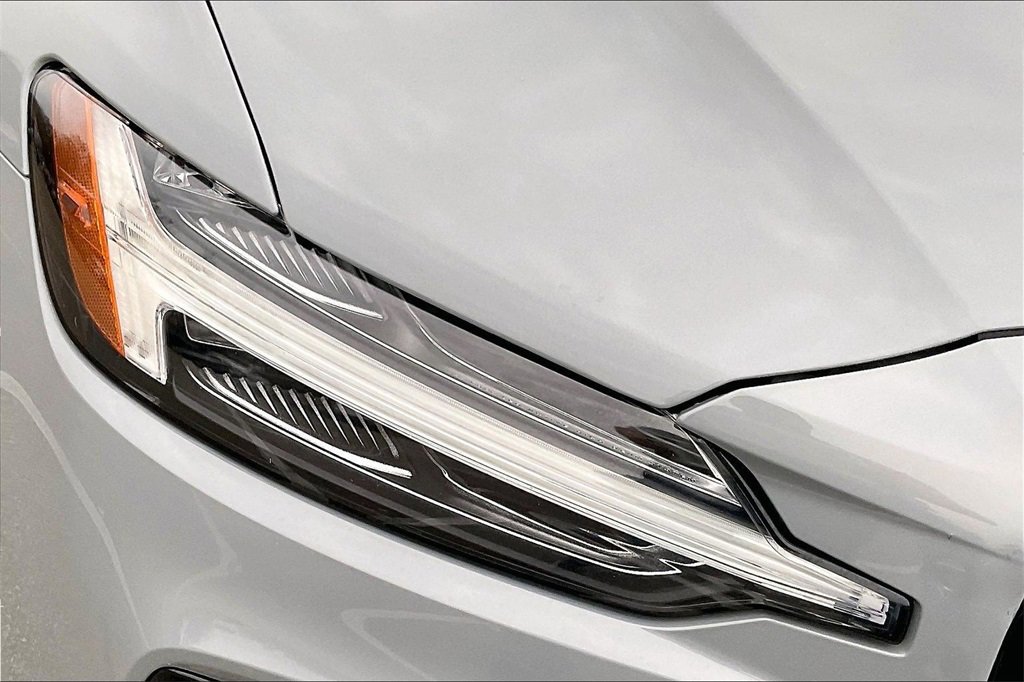 Used 2024 Volvo S60 B5 Core image 28