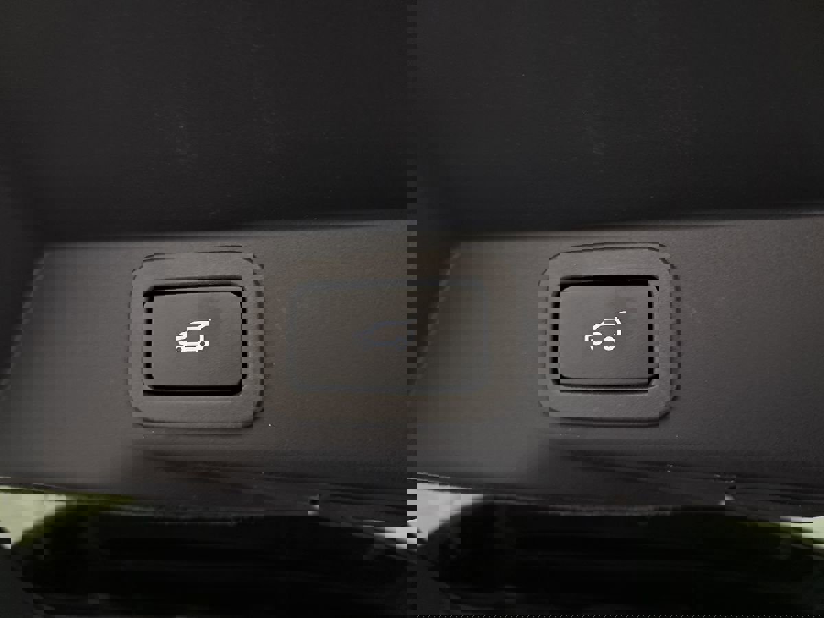 Used 2017 Land Rover Range Rover Sport SVR AWD/4WD image 63