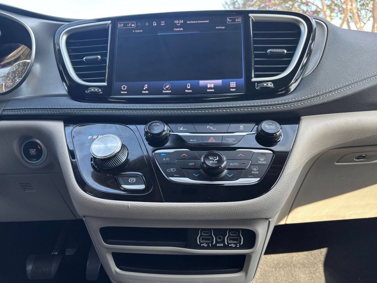 Used 2023 Chrysler Pacifica Touring-L FWD image 16
