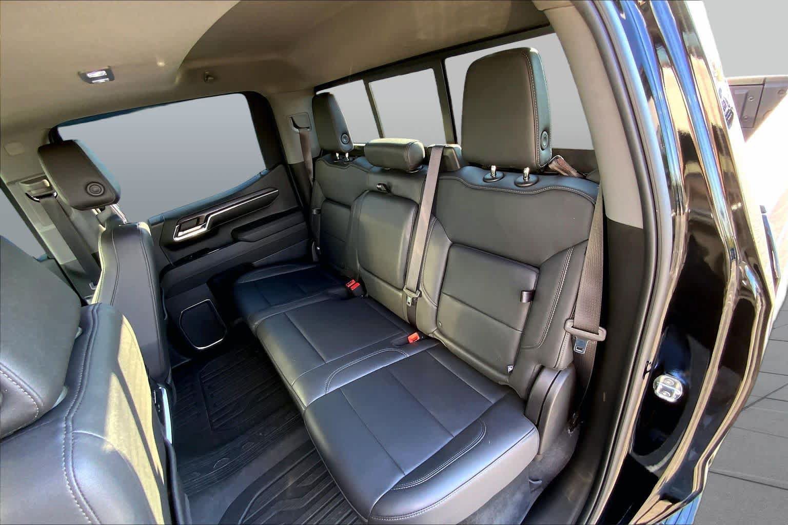 Used 2023 GMC Sierra 1500 SLT w/ SLT Premium Plus Package AWD/4WD image 18