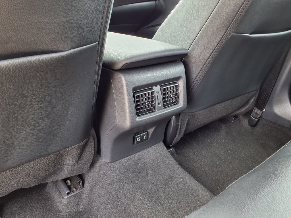 Used 2025 Toyota Camry SE FWD image 19