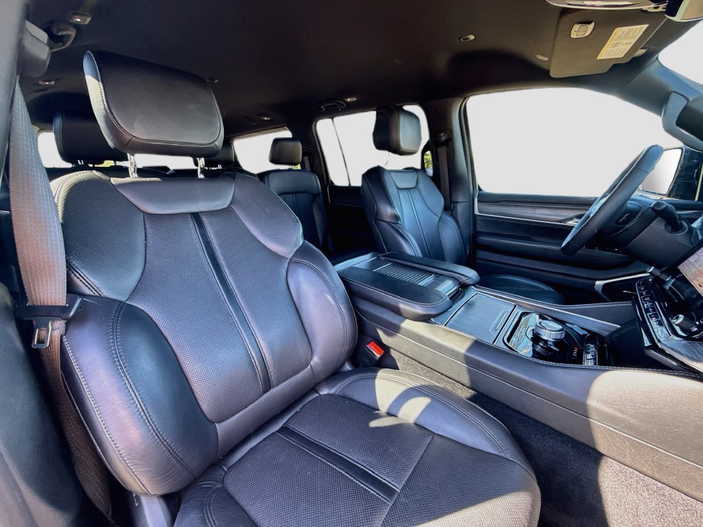 Used 2024 Jeep Wagoneer Series II RWD image 42