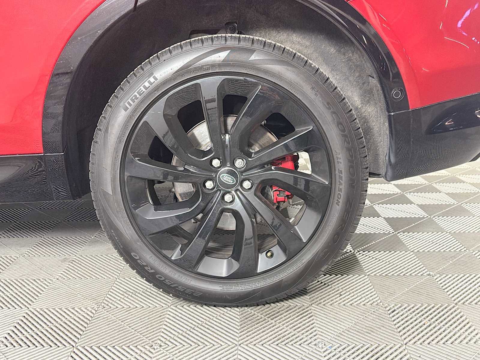 Certified 2025 Land Rover Discovery Sport Dynamic SE AWD/4WD image 29