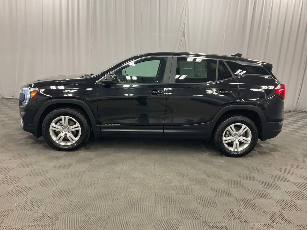 Used 2024 GMC Terrain SLE image 13