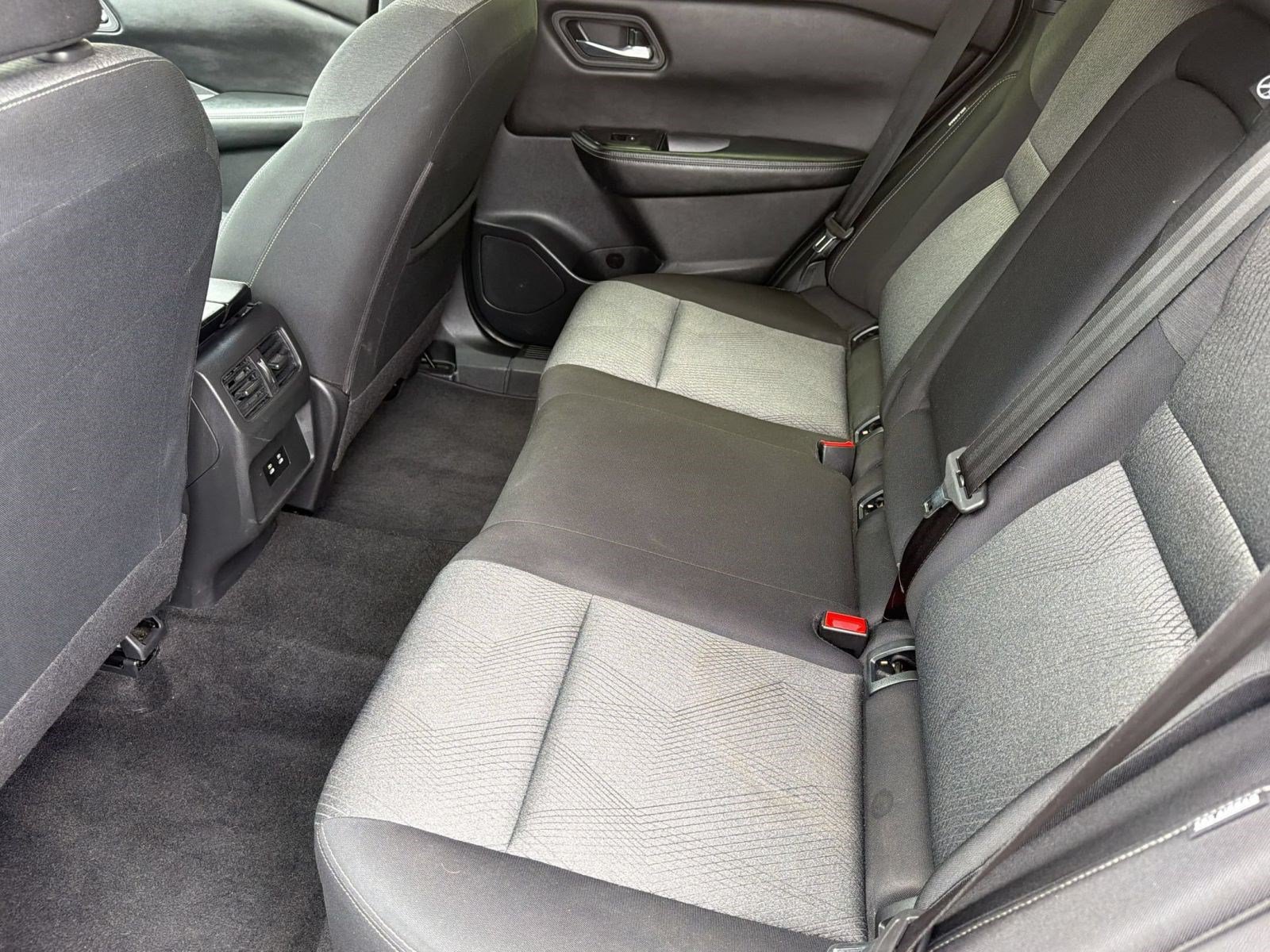 Used 2024 Nissan Rogue SV FWD image 24