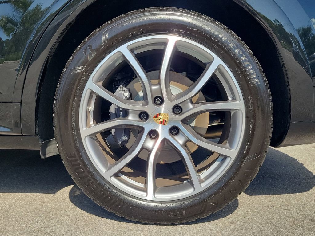 Certified 2025 Porsche Cayenne image 14
