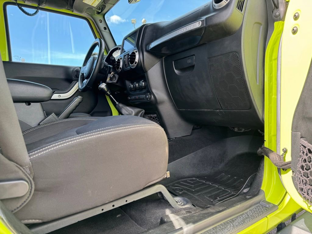 Certified 2016 Jeep Wrangler Unlimited Sahara w/ Connectivity Group image 23