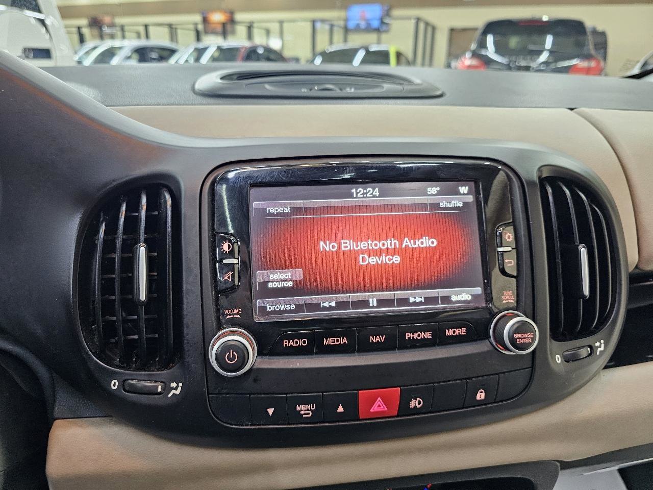 Used 2017 FIAT 500L Lounge w/ Premium Package FWD image 29