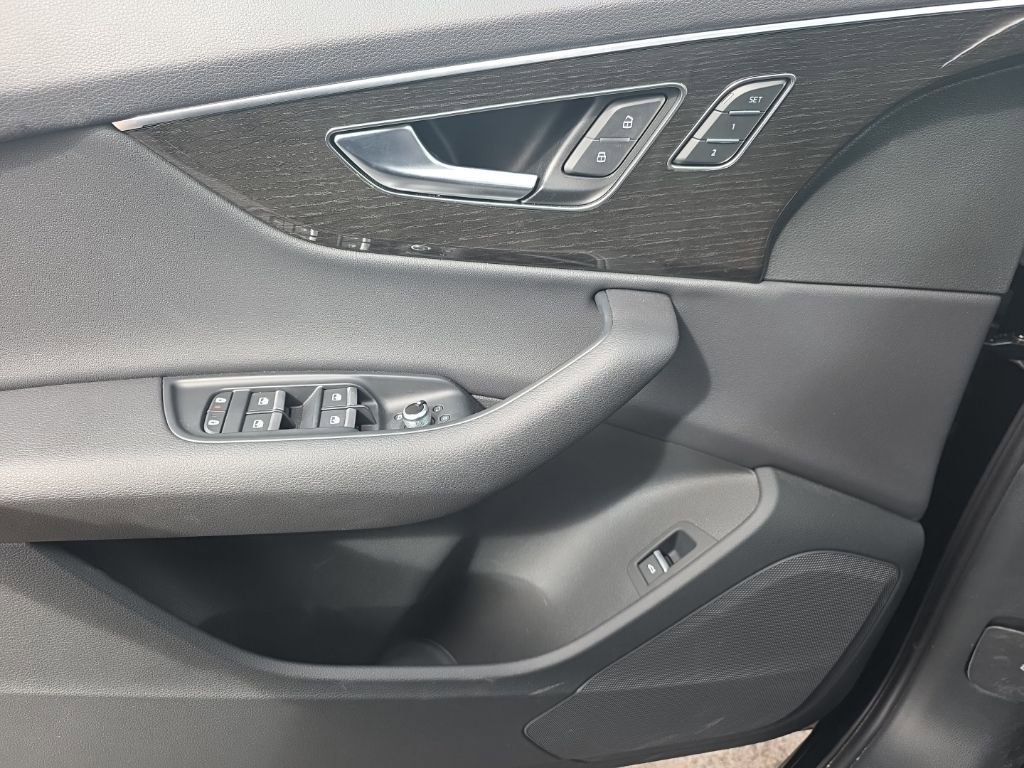 Used 2025 Audi Q7 3.0T Premium w/ Convenience Package image 7