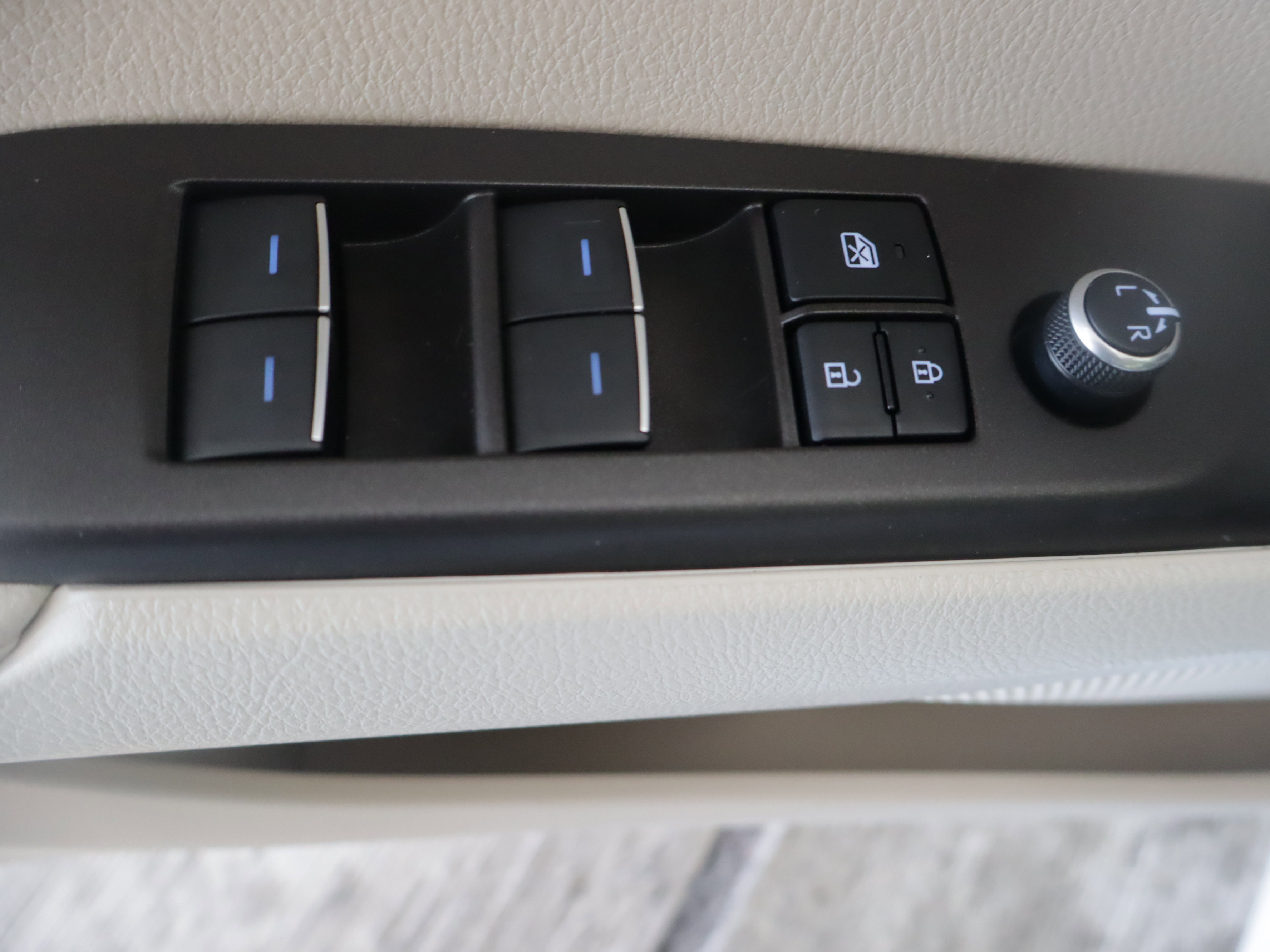 Used 2023 Toyota Camry XLE w/ Navigation Package AWD/4WD image 12