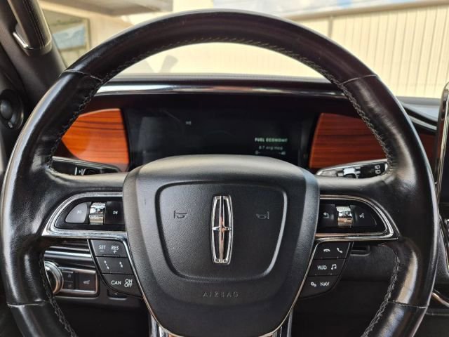 Used 2018 Lincoln Navigator Select w/ Technology Package image 25