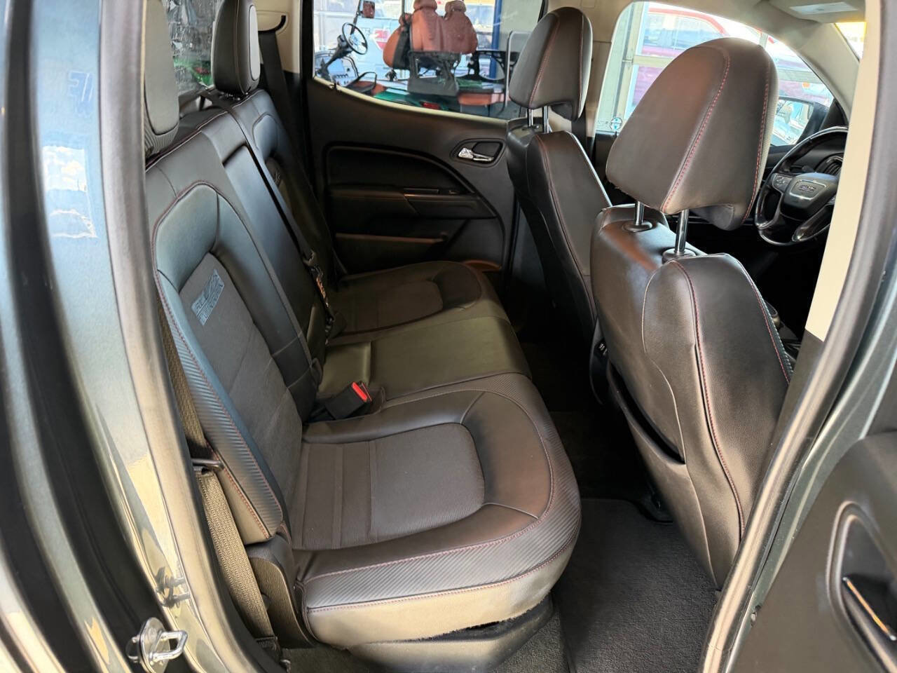 Used 2015 GMC Canyon SLE image 21