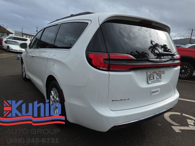 Used 2022 Chrysler Pacifica Touring-L image 11