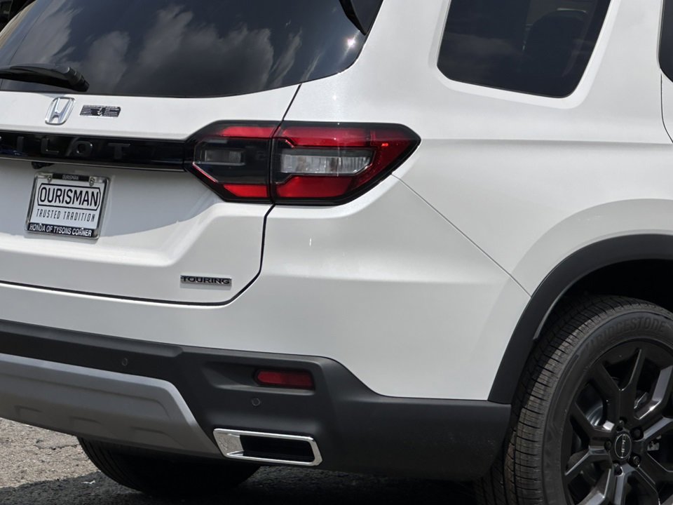 New 2025 Honda Pilot Touring image 5
