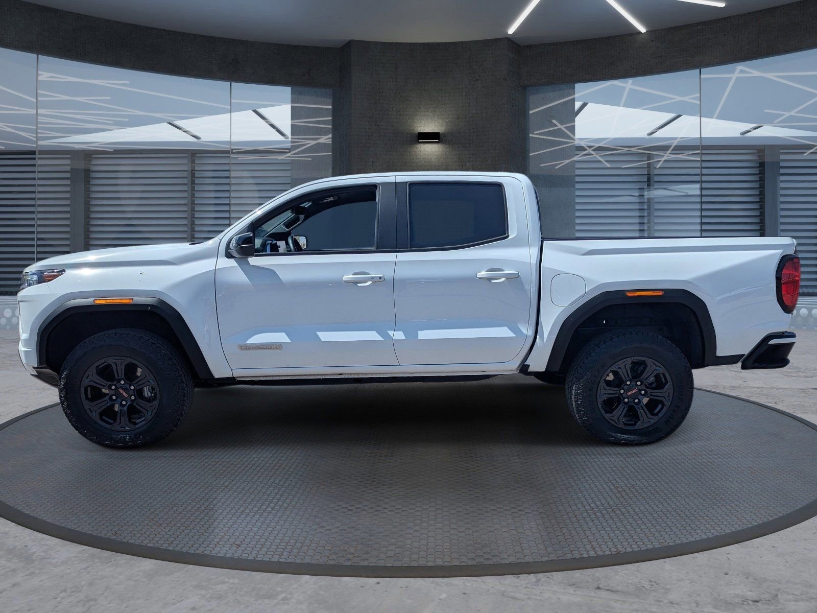 Used 2025 GMC Canyon Elevation image 3