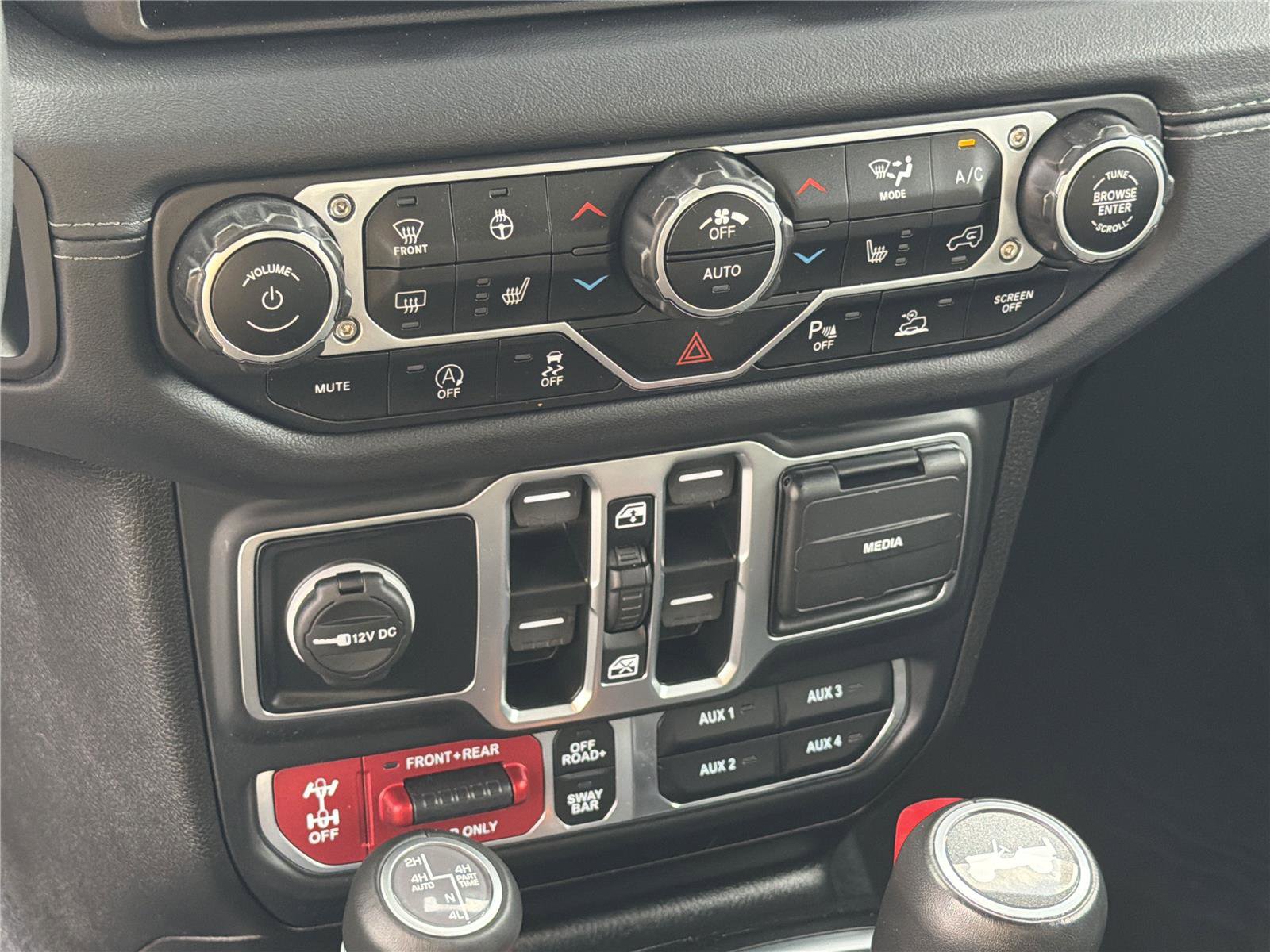 Used 2024 Jeep Wrangler Unlimited Rubicon AWD/4WD image 31