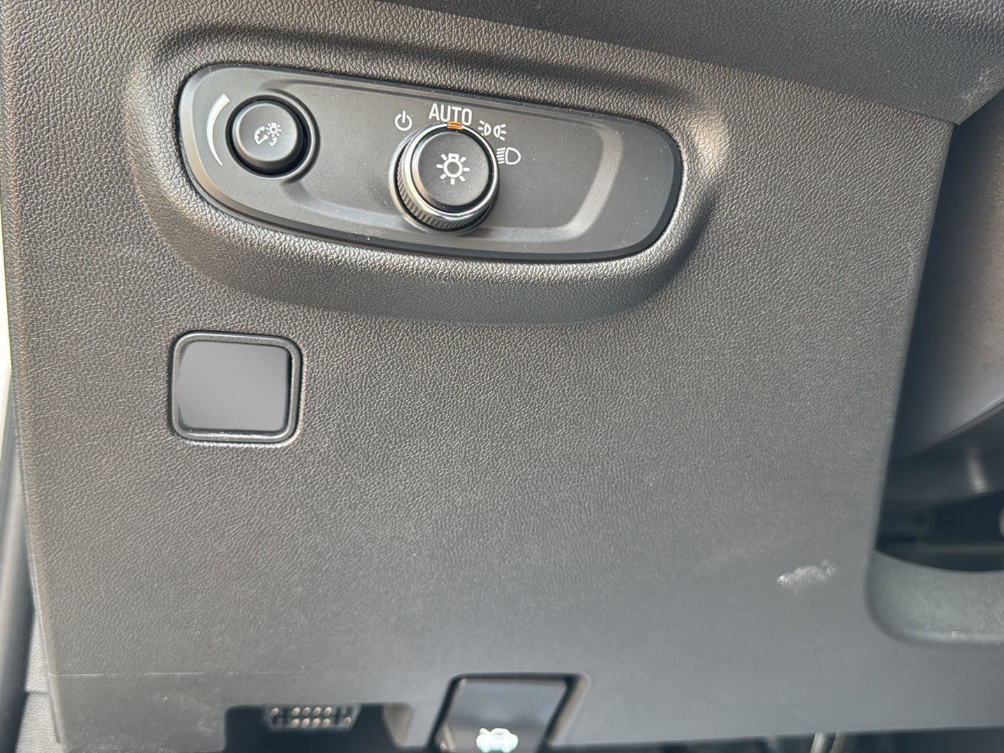 Used 2024 GMC Terrain SLE image 13