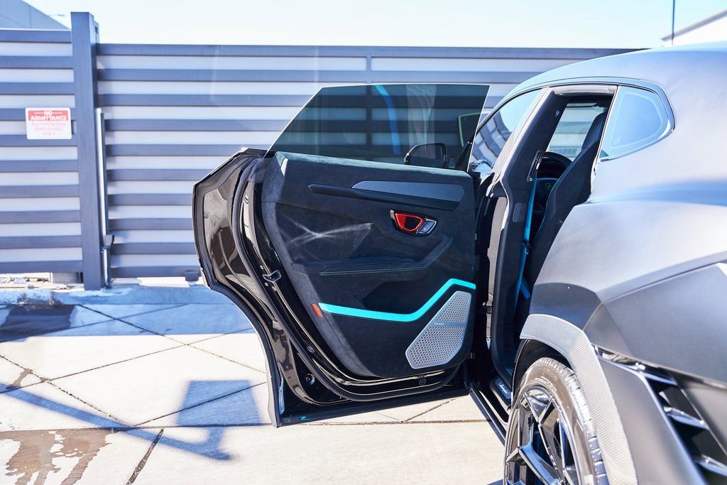 Used 2024 Lamborghini Urus Performante image 36