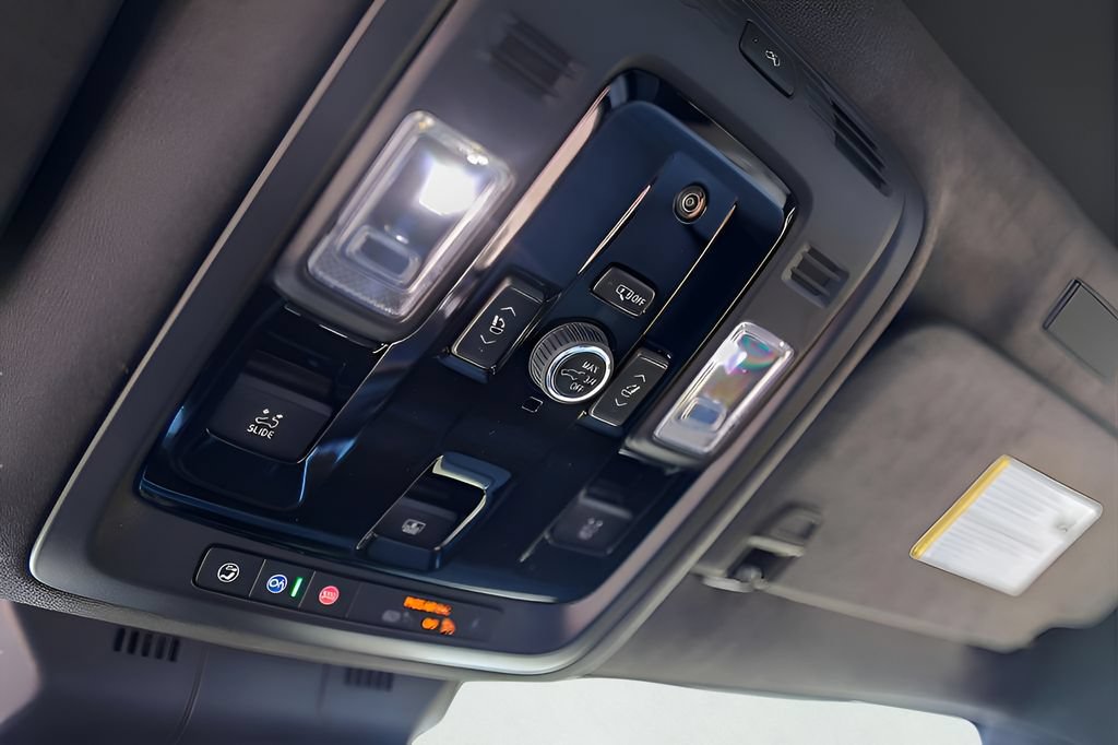 Used 2025 Cadillac Escalade Sport Platinum w/ LPO, Floor Liner Package AWD/4WD image 16