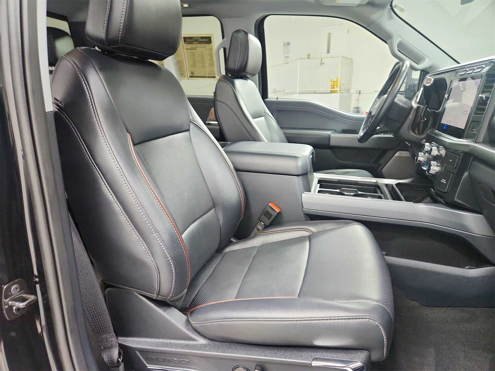 Used 2024 Ford F250 Lariat w/ Chrome Package image 39