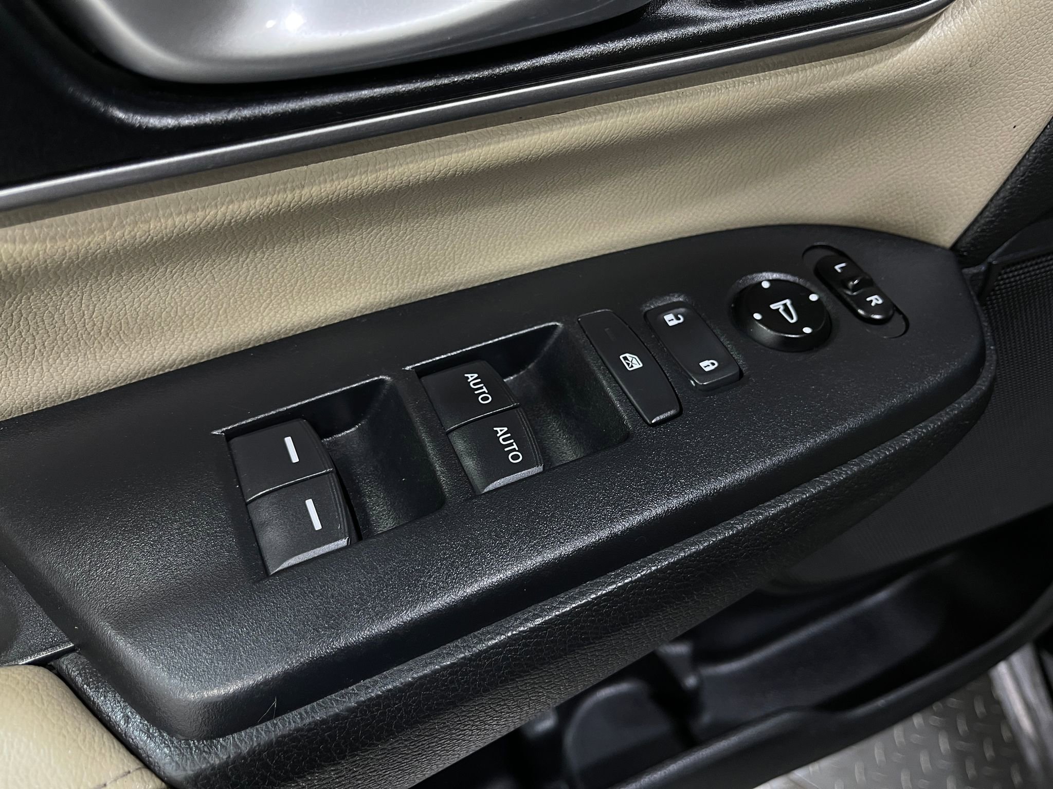 Used 2017 Honda CR-V EX-L image 15