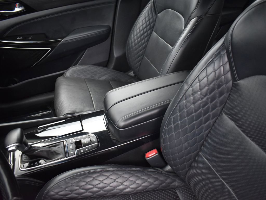 Used 2018 Kia Cadenza Limited image 16