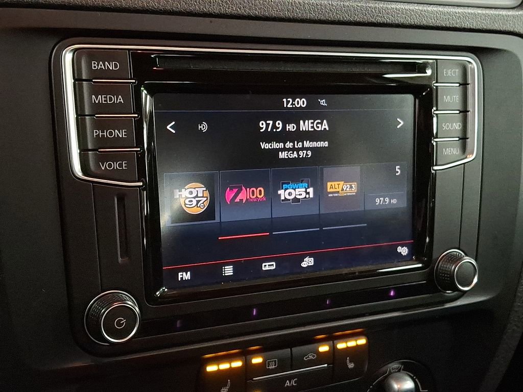 Used 2017 Volkswagen Jetta SE image 15