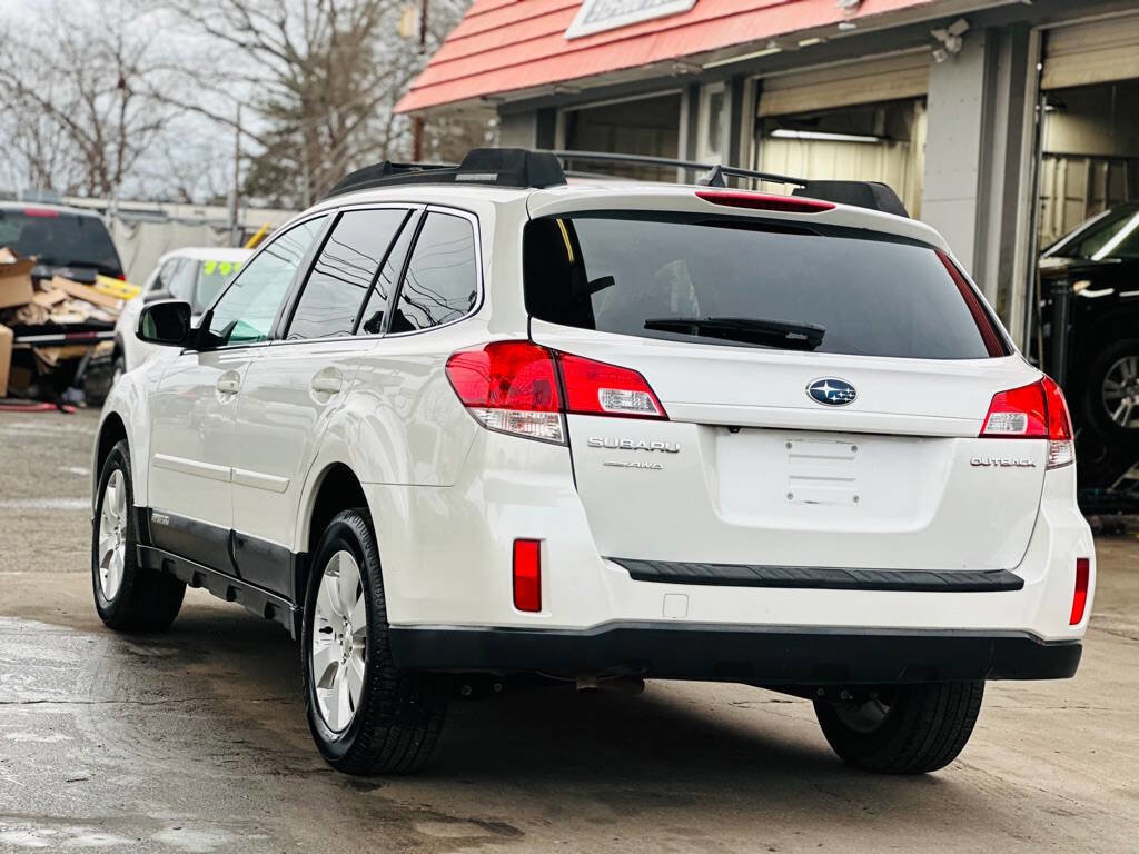 Used 2011 Subaru Outback 2.5i Limited w/ PWR Moonroof Pkg image 7