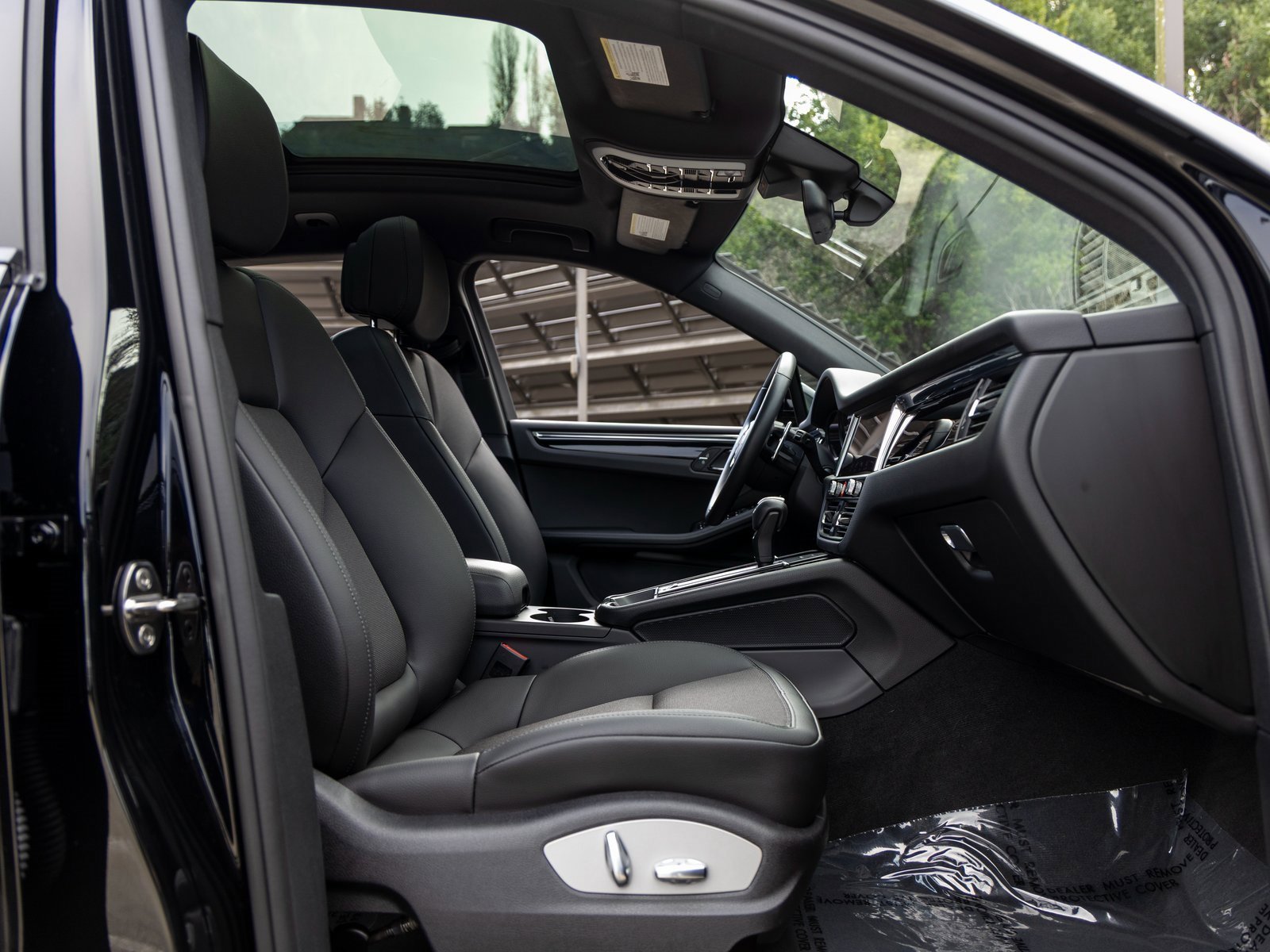 Certified 2025 Porsche Macan image 51