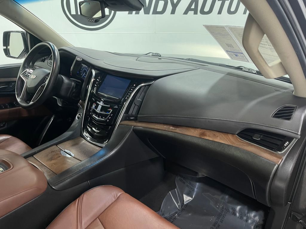 Used 2016 Cadillac Escalade ESV Luxury image 16