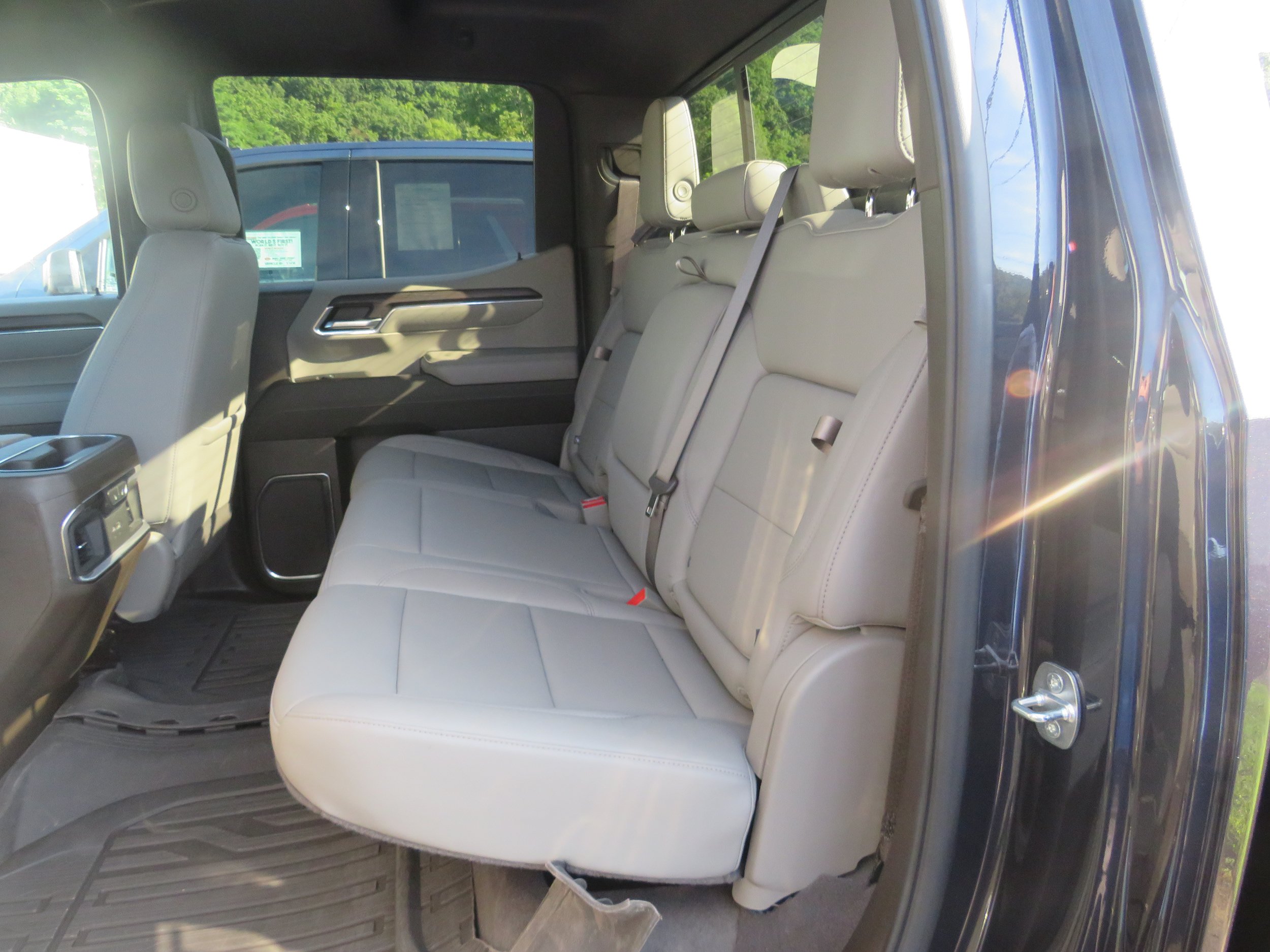 Used 2024 GMC Sierra 1500 SLT w/ SLT Premium Plus Package AWD/4WD image 7