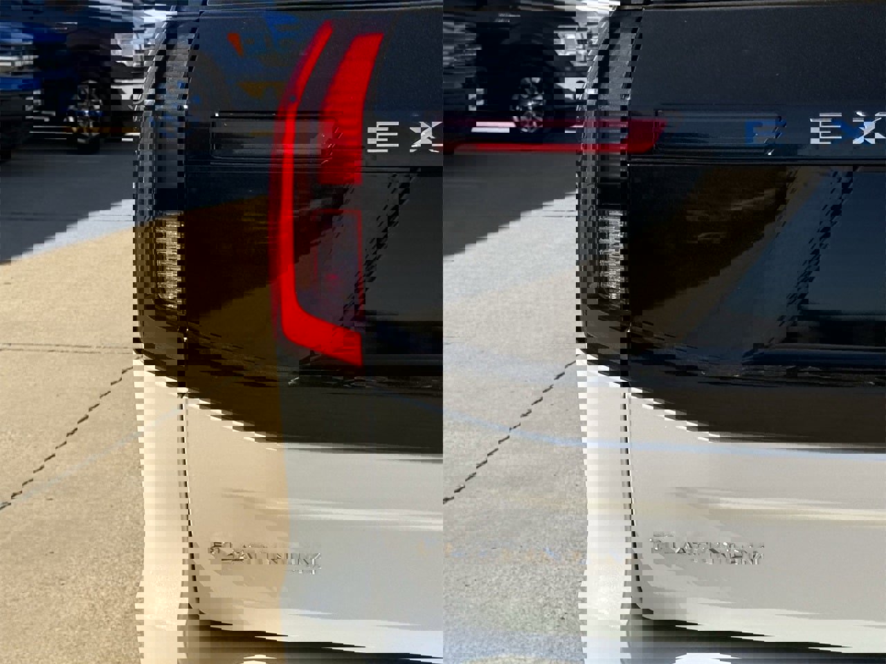 Certified 2025 Ford Expedition Platinum w/ Driver's Package image 7