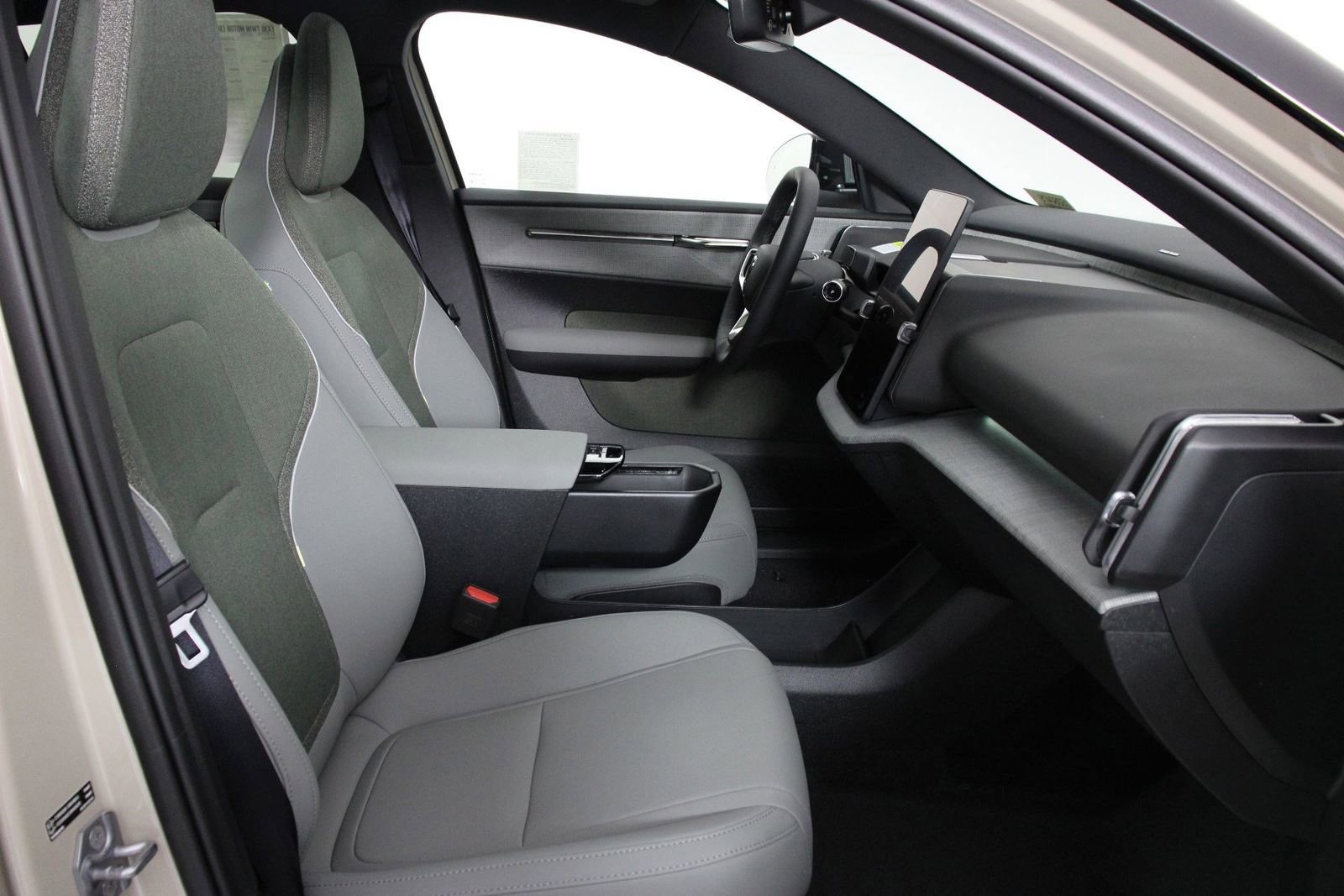 New 2026 Volvo EX30 Cross Country Ultra image 10