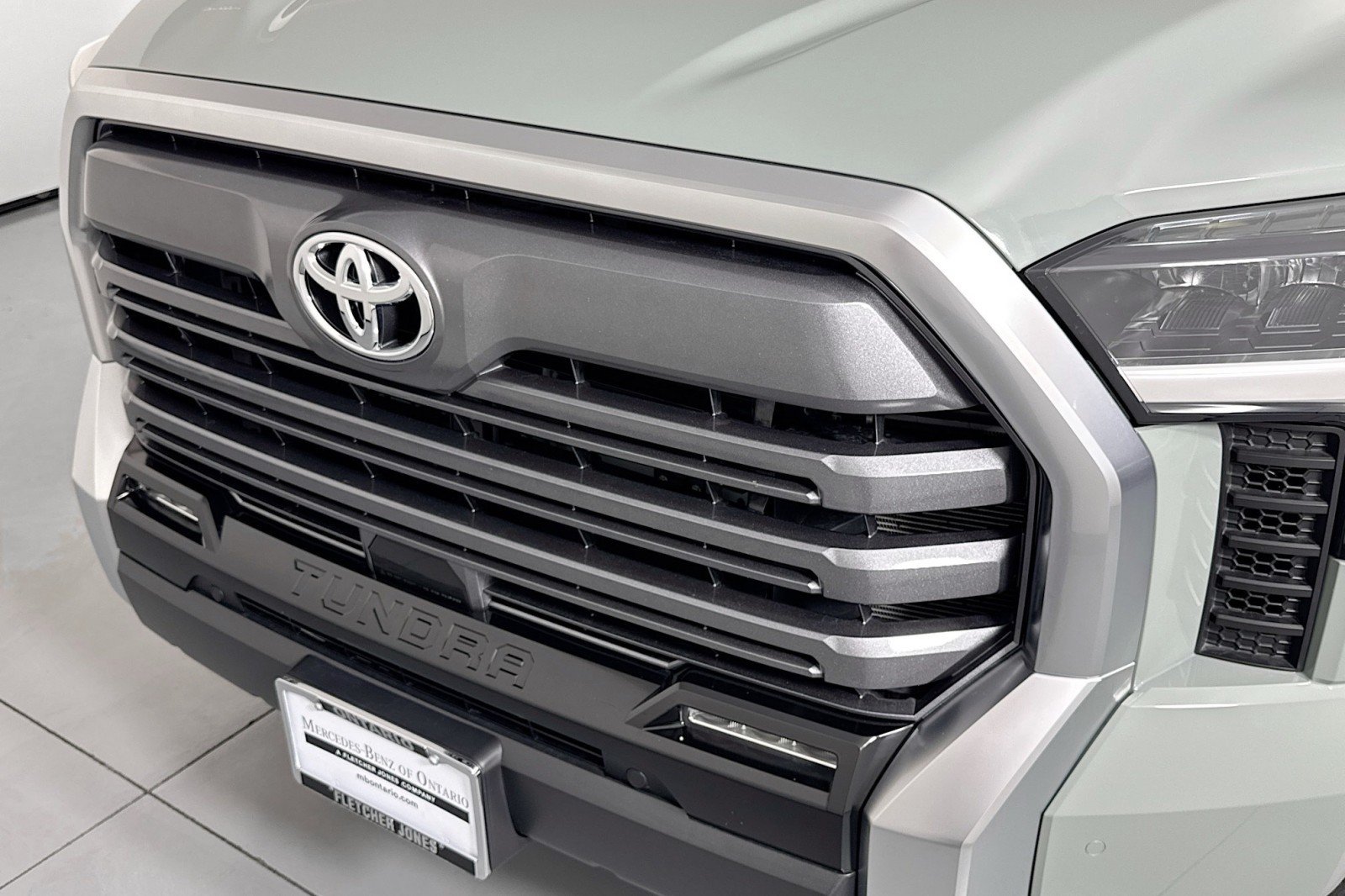 Used 2025 Toyota Tundra Limited AWD/4WD image 12