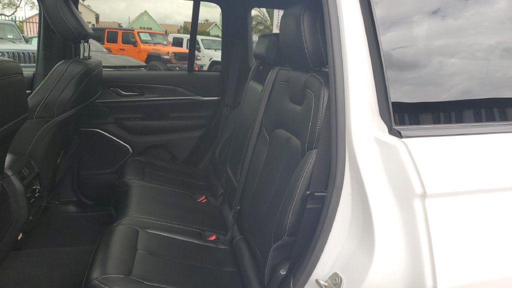 Used 2024 Jeep Grand Cherokee Limited 4xe AWD/4WD image 15