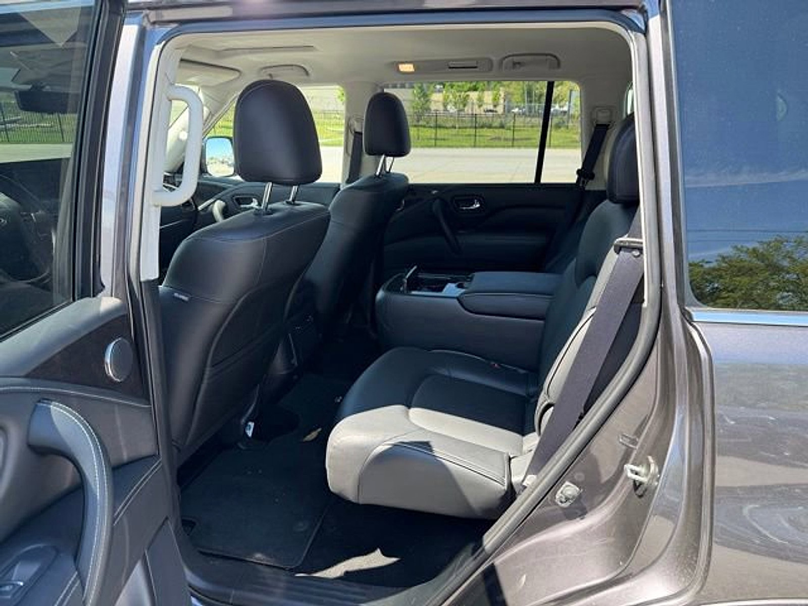 Used 2023 INFINITI QX80 Luxe w/ Cargo Package AWD/4WD image 11