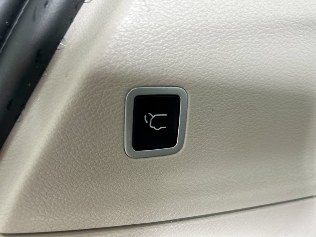 Used 2023 Chrysler Pacifica Touring-L FWD image 36