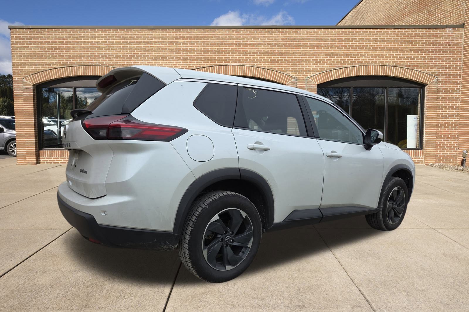 Used 2024 Nissan Rogue SV video 3