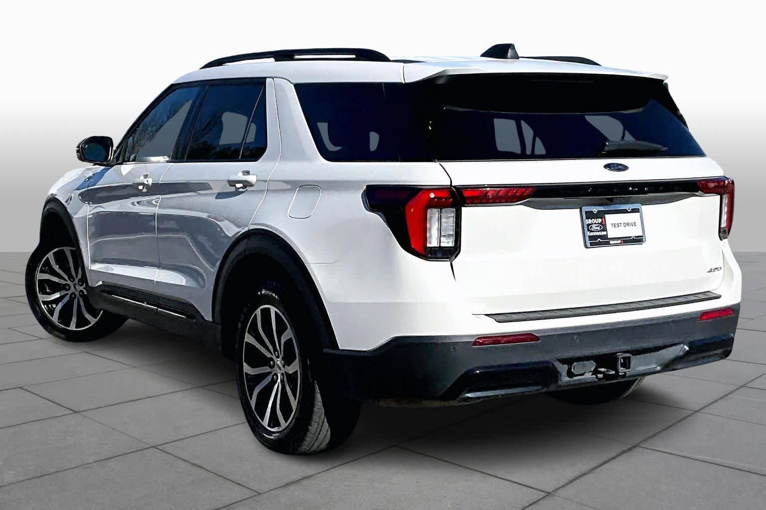 Used 2025 Ford Explorer ST-Line AWD/4WD image 12