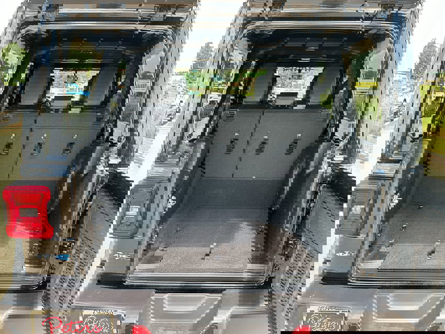 New 2023 Jeep Wrangler Sahara image 24